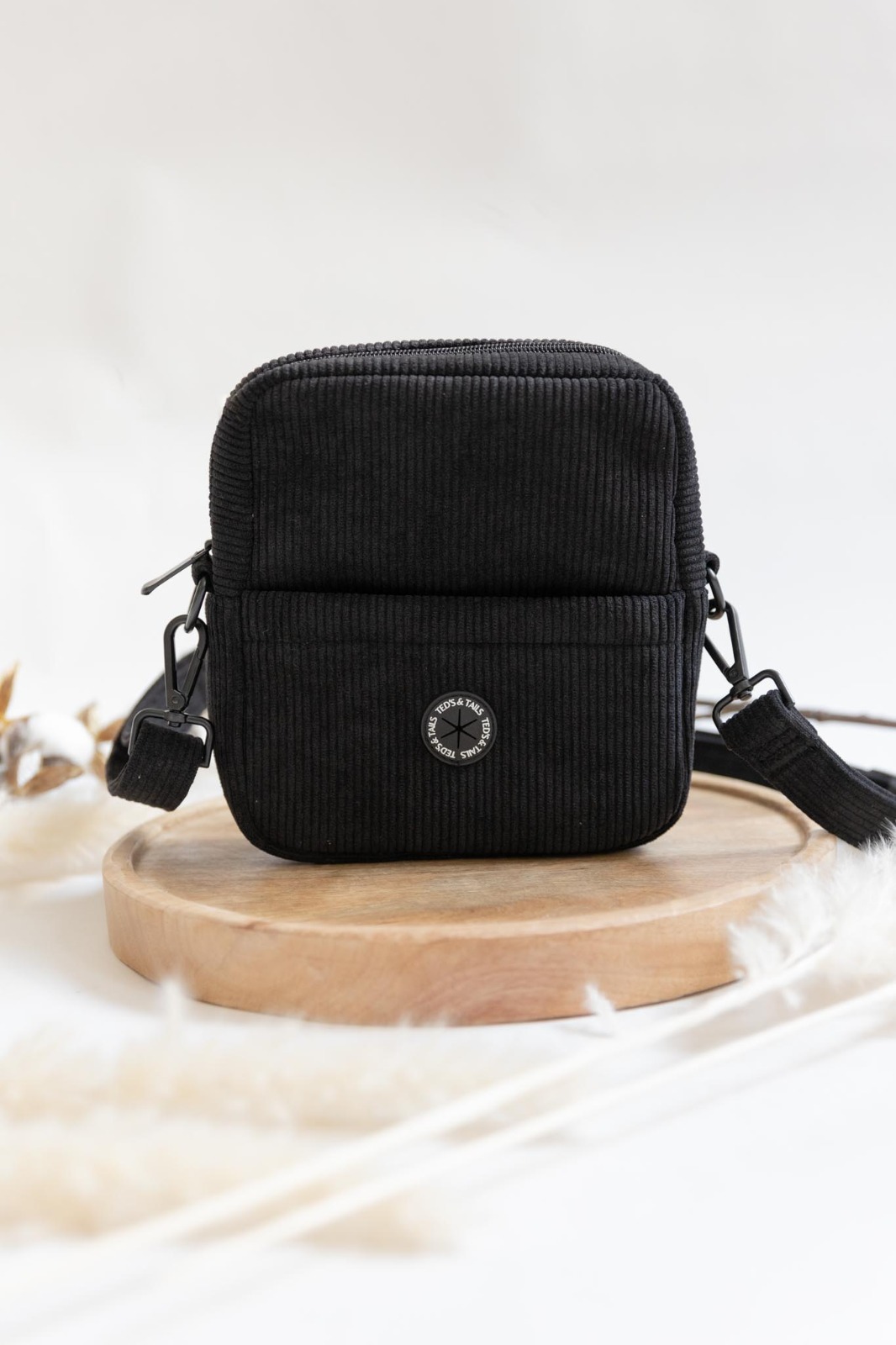Dog mom bag black